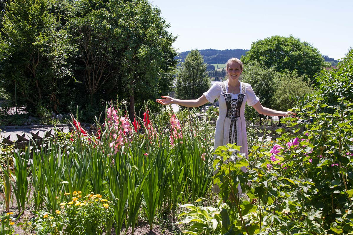 Wirtin im Garten